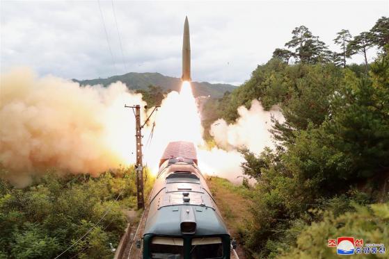 鉄道車両からミサイル発射　北朝鮮報道、800キロ飛行
