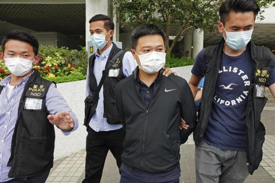 香港警察　大手紙の主要幹部５人を逮捕