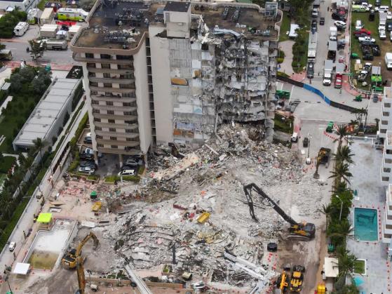 米マンション崩落死者24人に　建物解体へ緊急命令